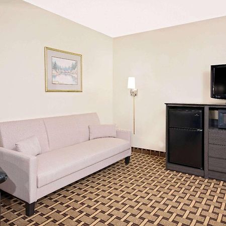 Super 8 By Wyndham Ashland Hotel Екстериор снимка
