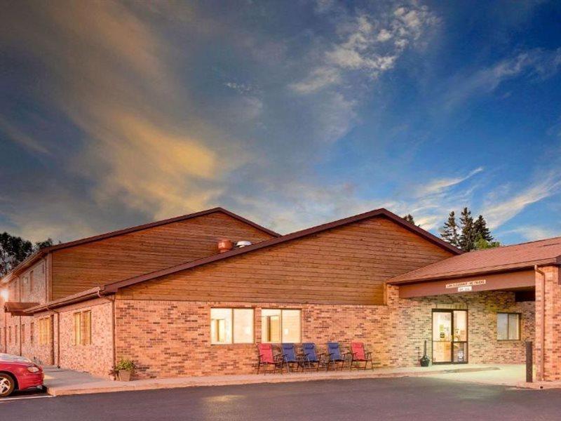 Super 8 By Wyndham Ashland Hotel Екстериор снимка