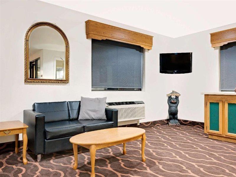 Super 8 By Wyndham Ashland Hotel Екстериор снимка