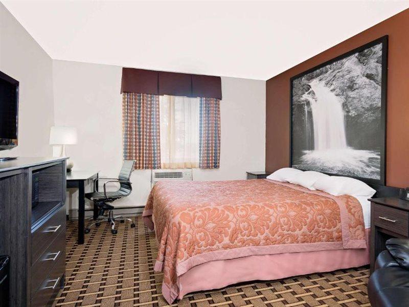 Super 8 By Wyndham Ashland Hotel Екстериор снимка
