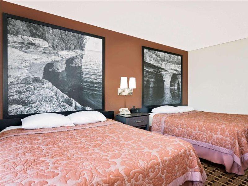 Super 8 By Wyndham Ashland Hotel Екстериор снимка