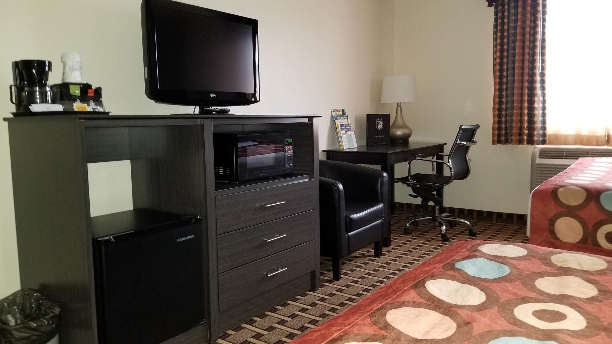 Super 8 By Wyndham Ashland Hotel Екстериор снимка