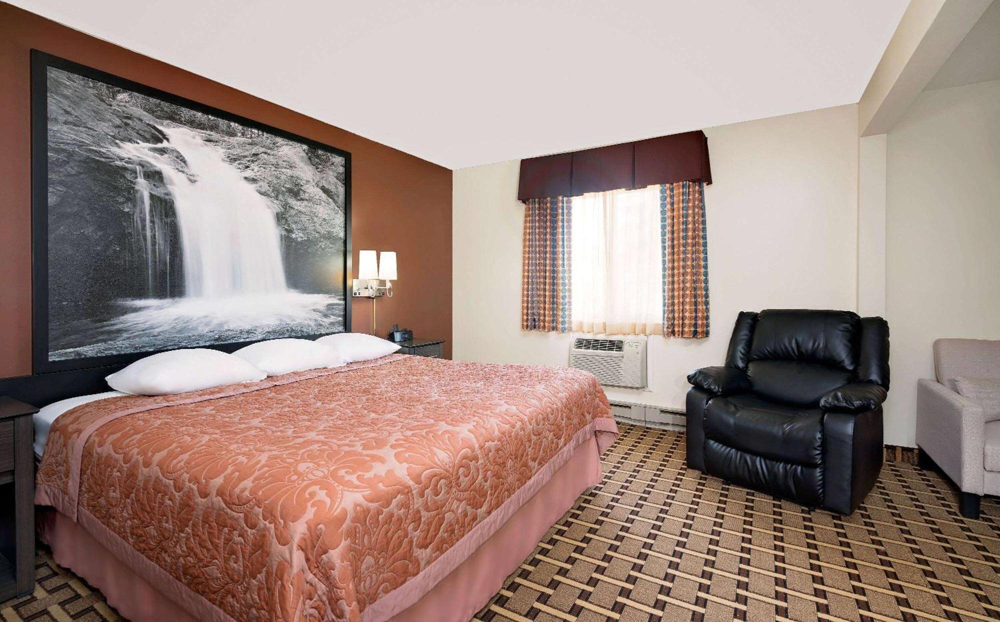 Super 8 By Wyndham Ashland Hotel Екстериор снимка