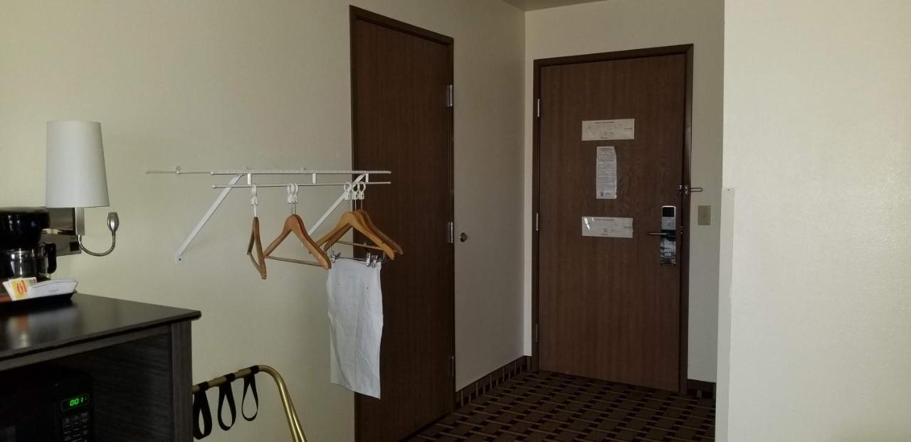 Super 8 By Wyndham Ashland Hotel Екстериор снимка