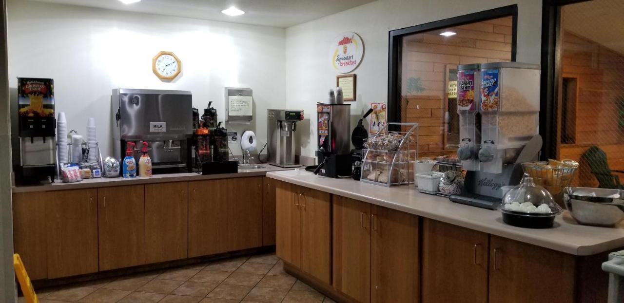 Super 8 By Wyndham Ashland Hotel Екстериор снимка